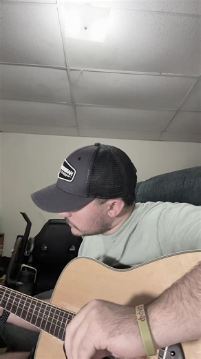 Cover of Porch Light by Josh Meloy ! Everyone please comment who your favorite artist is and let me know what song I should cover next! I’m still learning this new skill so please be aware of that ! #acoustic #guitar #covers #fyp #followme