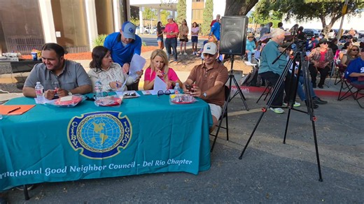 6.1K views · 38 reactions | Parade starts any minute...Downtown on Main St Del Rio | delriobuzz | Facebook