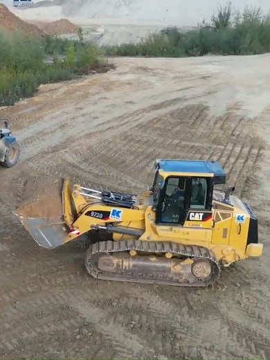 Trator na Obra #trator #maquinaspesadas #trabalhador #escavadeirahidraulica #mototniveladora