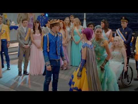 Descendants 2: Mal and Ben kiss