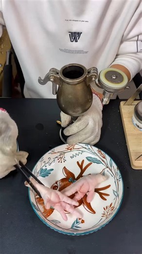 LaserPowers | This is a cooking class in China. How to use China hand-cranked popcorn maker? #cannon popcorn machine | Instagram