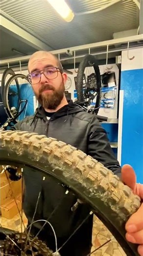 🔄🚴‍♂️ “Guarda come gira! Deve essere così!”