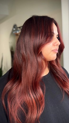 THIS is why understanding the color wheel is so important as a stylist! It’s not often i get to do transformations like this but when i do I’m reminded how much formulation and color theory really go into this- it’s not just slapping a toner on and hoping for the best! I started with @malibucpro CPR to prep the hair and remove as much of the blue color pigment as possible. I then went in and foiled the new growth using @schwarzkopfusa Blonde Me and used @malibucpro DDL to remove the areas that s