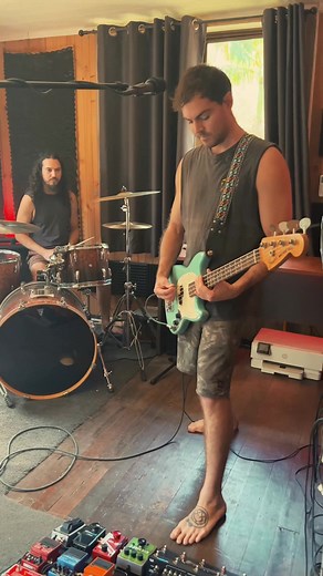 Exploring Alien Jewelry in Rock, Hard Rock, and Metal Music