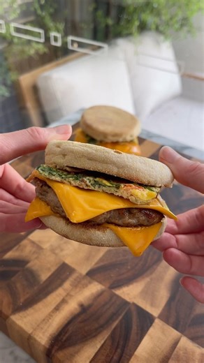 Pork and Egg Breakfast Muffin 🥚🥪