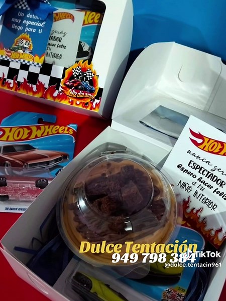 🏁 ¡EL REGALO PERFECTO PARA TU NOVIO! 🏎️💨Sorpréndelo en su día con este detalle pensado especialmente para hacer feliz a su niño interior y endulzar su día. 🍰✨📦 Tu Box