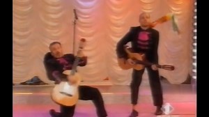 523K views · 11K reactions | Aldo, Giovanni, Giacomo e la sfida con la chitarra. Sketch entrato nella storia della comicità italiana | Rivogliamo MAI DIRE GOL | Facebook