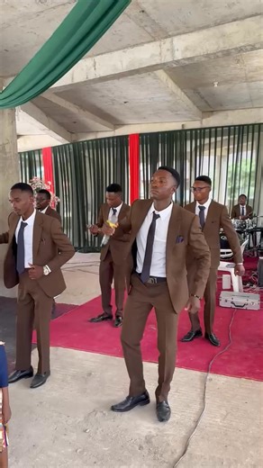 Aict Sinza Choir wakiendelea na huduma ya Christmas katika Kanisa la Aict Mbezi Beach Dar es Salaam. | Kwaya za A.I.C