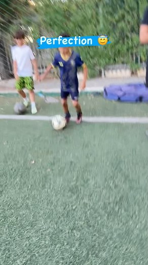 Matanos10 on Instagram: "The triple elastico or the finishing? 🤔 #elastico #tripleelastico #footballkids #topbins"