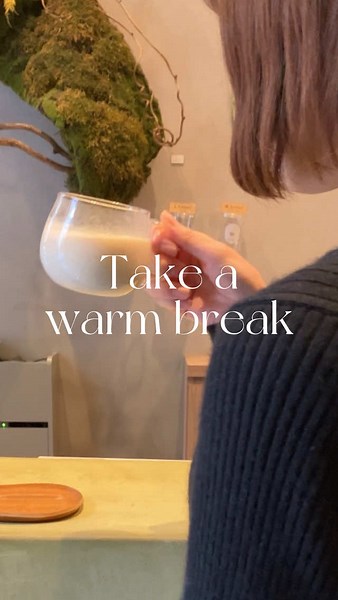 Take a warm break💭 身体の芯から温めるAnyの温活ホットドリンクをご紹介します！ ・ビーツ：血流を促し、寒い季節の冷え対策におすすめ ・さつまいも：食物繊維やビタミンCも豊富で、腸内ケアや美容にも✨ ・キャロット：βカロテンたっぷり、乾燥や免疫ケアに◎ ・甘酒：飲む点滴とも呼ばれる米麹甘酒で、内側から元気に 心も身体もじんわり癒される、あたたかなひとときをお楽しみください @any_juicery #麻布十番 #hotdrinks #麻布ジューサリーエニー #ホットドリンク #温活