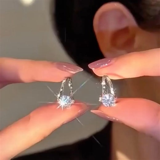 👩‍⚕️Beyond Adornment: Targeted Micro-Current & Magnetic Field Therapy for Facial Lymphatic Drainage. The secret to a defined jawline, reduced puffiness, and radiant skin may not lie in a serum, but in the subtle energy of your accessory. 🌎Introducing Histone™ Lymphvity Earrings—a precision biohacking tool elegantly disguised as fine jewelry. We merge materials science with human physiology to support your body’s innate drainage system. ✅Germanium-Infused Alloy : Mechanism: Organic germanium ac