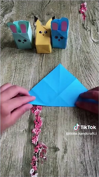 The joy of making? Totally addictive. 💘#handwork #teamwork #diy