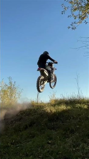 Riding #twostroke #automobile #dirtbiketricks #motocross #dirtbike #fourstroke #betaxtrainer #fypシ