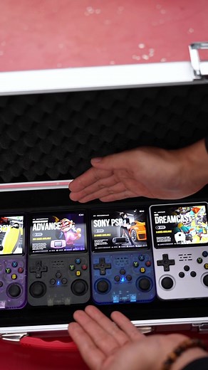 From road trips to flights,✈️ It’s your gaming mate, Fits in your pocket, It’s lightweight!🙈 Nostalgia hits hard, Like a wave from the past,💖 This ain’t just a console, it’s a memory blast!💥 @Wuds Game Store #gameplay #springtok #videogames #retrogaming #consolaretro #wudsgame #R36S