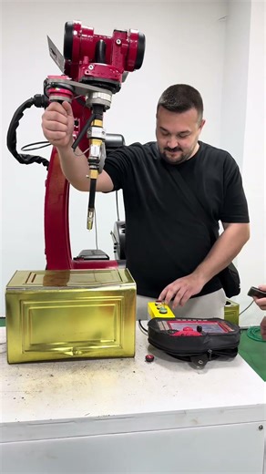 It was the customer's first time operating our robot#Welding robot