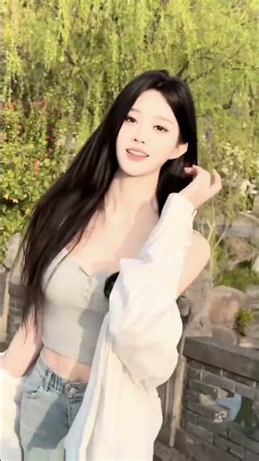 🌸 Spring Girl Energy | Jin Xíu’s Casual Denim Look Just Went Viral 💃 #SpringVibes #FashionShorts