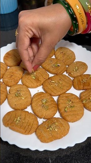 Crispy and latticed wheat flour biscuits | Aate Ke Biscuit | Homemade Biscuit without Oven #shorts