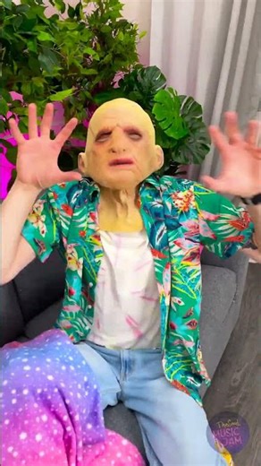 PRANK WARS SHOWDOWN !😈🤣 Who Did Best !?🤭 #prank #shorts #prankwars