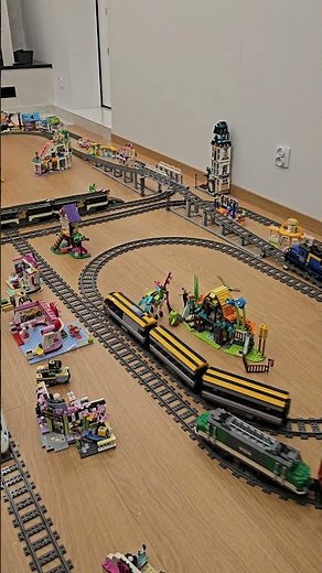 LEGO train cityscape: 4 loops, bridge action and urban charm!