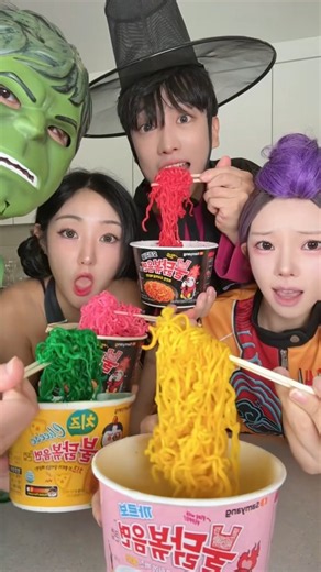 SPICY NOODLES MUKBANG - KPOP DEMON HUNTERS #SHORTS