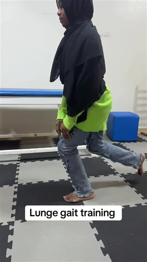 ‎مركز نور الحياة للعلاج الطبيعي‎ on Instagram‎: "Lunge gait training is a highly functional, closed-chain exercise that closely mimics real-life locomotion demands ❤️ #علاجطبيعي #مصر #مركز_نور_الحياة"‎