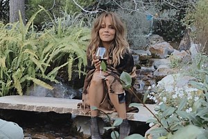 Halle Berry just handled a nip slip like a total pro