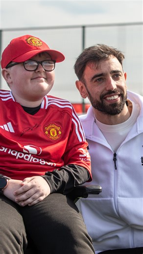 10K views · 738 reactions | United’s latest centurion, always on hand to inspire ⭐ #Throwback to Bruno’s meeting with our powerchair team  Bruno Fernandes | Manchester United | Manchester United Foundation | Facebook