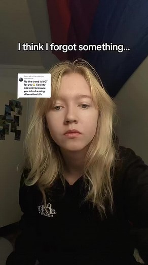 Svarar @white.rabbit_o I was very torn on which version to post but since you guys liked the other one so much, here's the one from my drafts #transition #goth #makeup #fyp #trend