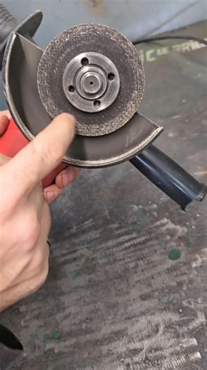 Comment changer lame/meule de rectifieuse (buffer) !?