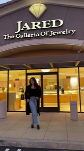The countdown is on, only one more week until Christmas! ⌛ Jared makes it simple to get your luxury gifts with ease with buy online and pick up in store. #JaredJewelers #Jewelry #Gifts #JewelryGifts #HolidayGifts #LuxuryGifts | Jared Jewelers