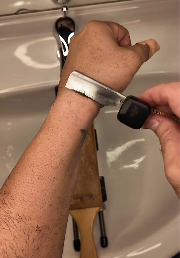 ASMR Honing From Grainy to Perfect 🔬 — RELAXING and SATISFYING SOUNDS | Vintage Razor 1974 Henkotsu Nicho Gake on Belgian Stone “La Veinette” 🪨🥋💈🧘🏻‍♂️ 👉🏻 Beveling with synthetic Shapton Glass 8K 👉🏻 Finishing on natural La Veinette Belgian stone 👉🏻 Final result visible 🔬 under the microscope at the end of the video — from a rough, serrated bevel to a perfectly refined, surgical sharpness for uncompromised shaving performance 📲 Follow for more precision honing and traditional razor c