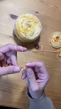 菜の花色のソックヤーンで靴下編み #handknitting #crochet #knittig #制作中 #handmade #編み物
