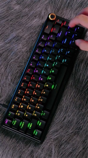 Finally got a new keyboard, it's the KEMOVE T68E, which lights up!#kemove #keyboard #keycaps