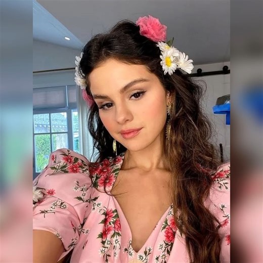 "Selena Gomez turned heads in a bold silver dress at a recent event! 🌸🌸 🌸The singer and actress confidently embraced her natural beauty, proudly showing off her figure and signature style. While many fans praised her radiant look and confidence, others had mixed reactions. 👉👉See all the photos! 📸" | Christie Dutton