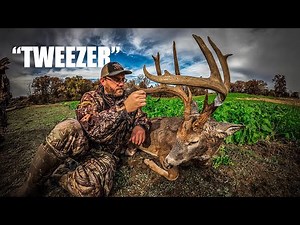 Unbelievable Ground Hunt: Giant Whitetail at 28 Yards