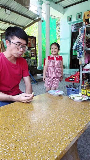 Enjoying a delicious mango… 2 seconds later it's all ruined.