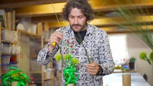 10K views · 249 reactions | How about this design as an alternative Christmas flower arrangement? Fun with Pim van den Akker and Hilverdakooij's 'Green Trick': | We all are the FlowerFactor. | Facebook