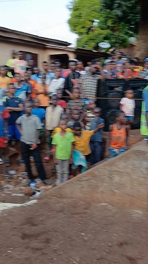 StrongaBwoy_Top_Modèle_Crew Acte1 Une minute de silence pour nos frères disparus ! | Le Club des Amis du Futur