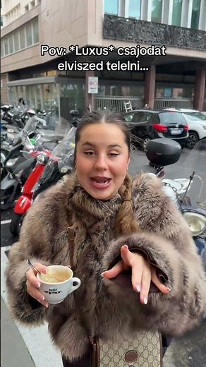 Kriszta Rómából is csak Párizs hiányzik....😇 #adriennmakk #funny
