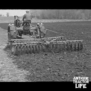 Then and Now. Farming about 100 years ago and today. It's hard to believe that 1924 is now 100 years ago. #antiquetractorlife #farm #tractors #tractor #farmer #farming #internationalharvester #dieselpower #diesel | Antique Tractor Life