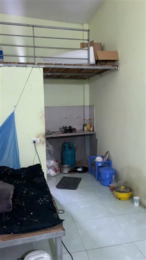 Cày 12h về làm cụ cốc rượu thuốc đi ngủ cho ngon
