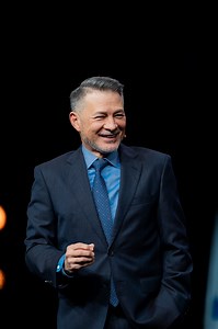 Imitemos al Rey de reyes, quien vino a servir y no a ser servido, nuestro amado Jesús. 🙏🏼🙏🏼 | Pastor Cash Luna