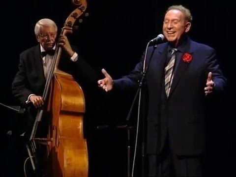 Charles Trenet chante "Douce France" et "Boum !"