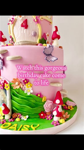 Could this be every little girls dream cake? Chocolate sponge with chocolate buttercream finish, covered with a milk chocolate ganache, and finished with fondant icing. Handmade Tinkerbell, sat on top of her magical little house, handmade fondant decoration, and an edible image photo of the birthday girl, in a fondant frame! I’ve covered her face for the video 🌸 All handmade with love. I absolutely adored making this cake! The Sugar paste in rose pink and Saracino modelling paste bought from @T