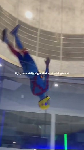 🦋Flying around in the biggest indoor skydiving tunnel in the world! #indoorskydiving #clymbabudhabi
