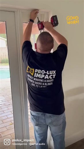 Meet our blinds & shades expert 💯🔥 #screen #rollershades #screenshades #zebrashades #zebra #zebrablinds #installation #blindsinstallation #miami #remodeling #newblinds