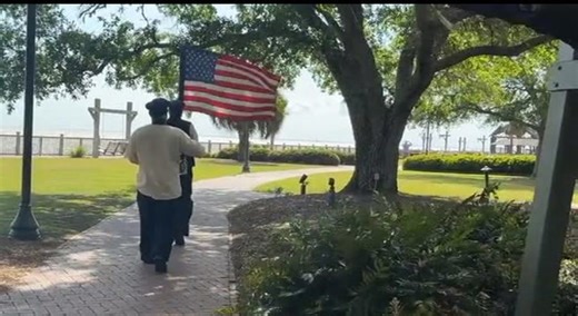Un grand hotel negli USA racconta due guerre e una storia identitaria