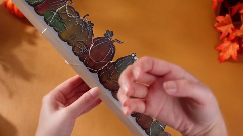 Fall Pumpkin Mantel Decor Metal Pumpkin Table Centerpieces with Wooden Base Rustic Pumpkins Tabletop Sign for Fall Thanksgiving Tiered Tray Decor Party Decorations