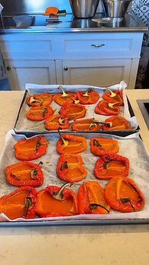 Roasted Red Peppers with Farro & Tuna 🫑🐟 Recipe from Autentico by Rolando Beramendi @autentico_cookbook Recipe: * 2 cups cooked farro * 1 (4 oz) can tuna in olive oil, drained * 1 small scallion, thinly sliced * ½ cup chopped Taggiasca or picholine olives * Zest & juice of ½ lemon * ½ cup extra-virgin olive oil ( more to drizzle) * Sea salt & black pepper * Splash of colatura di alici (anchovy essence) * 4 large red peppers * 3 tbsp torn flat-leaf parsley How to make it: 1️⃣ Mix farro, tuna, s