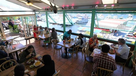 Beloved waterfront café in Seattle celebrates over 25 years in business